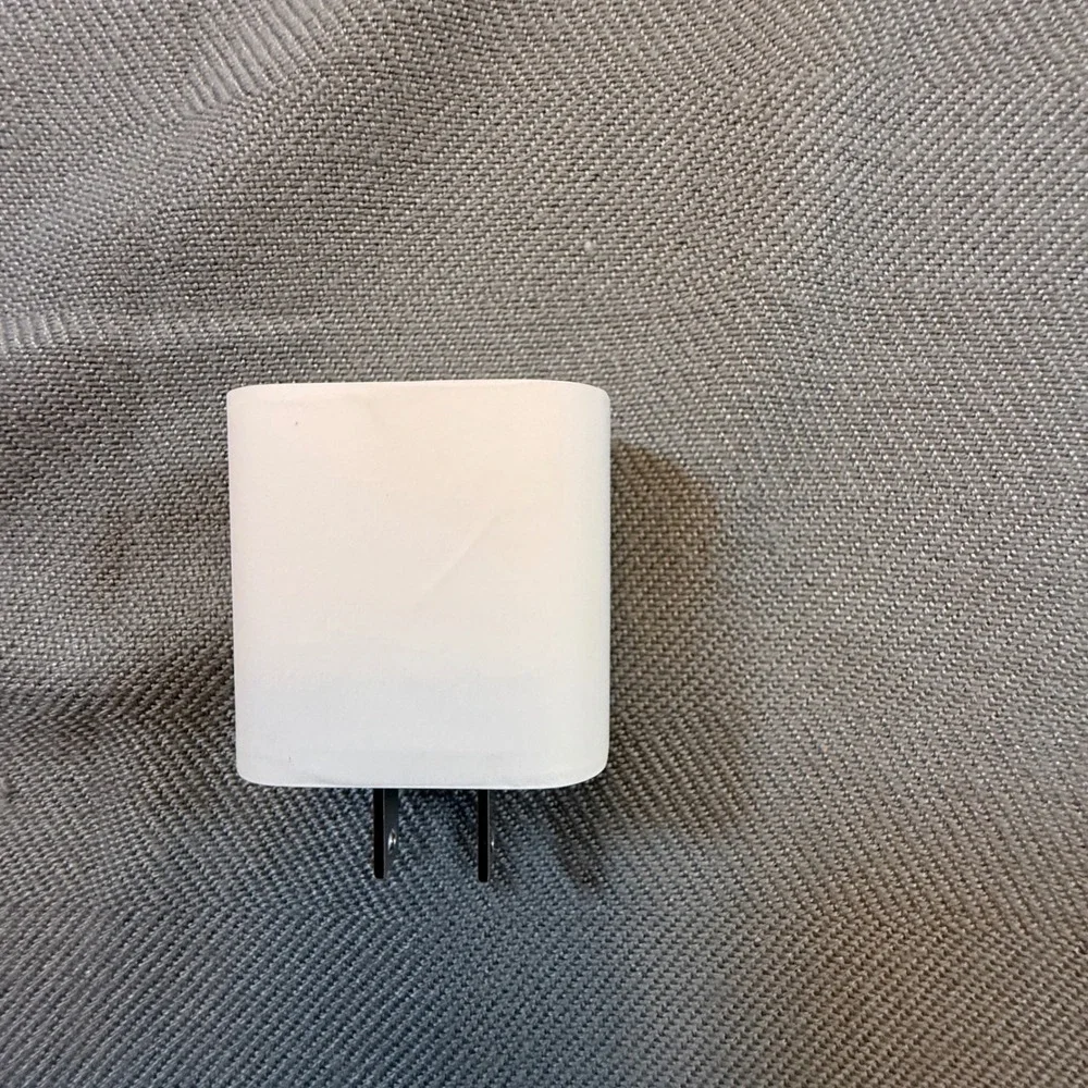 Plug Tech USB-C Power Adapter and Lightning Cable Bundle with Phone Grip White
